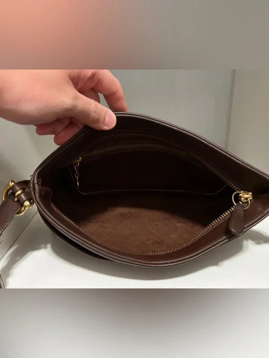 Rare Vintage Coach Equestrian Zip (#9802) Leather Shoulder Bag in Mahogany - Picture 11 of 13